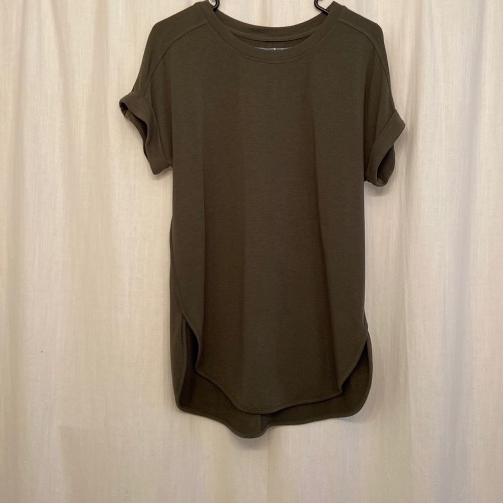 3/$15 Cupio green t-shirt. Worn once, very comfortable with side slit!